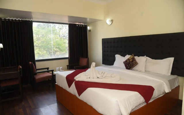 Hotel Rajhans International