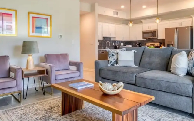 Urban Elegance - Modern Retreat