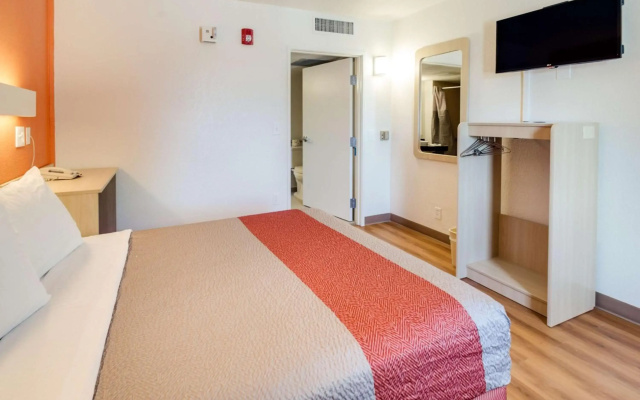 Motel 6 Lenexa, KS - Kansas City Southwest