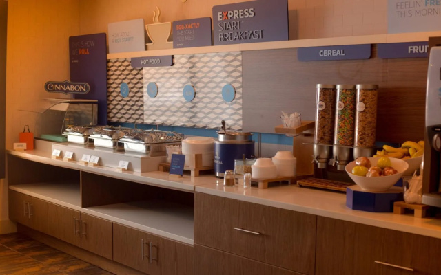 Holiday Inn Express & Suites Maryville by IHG