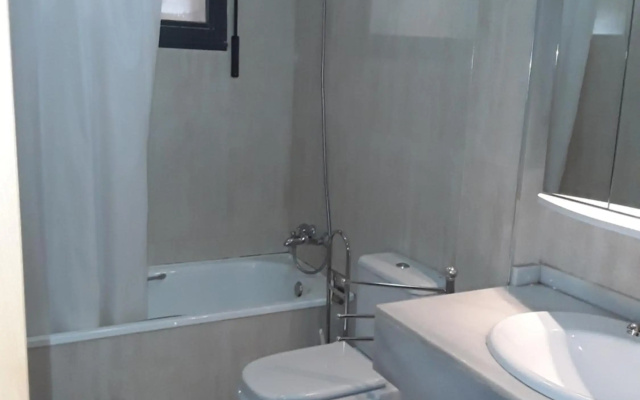 Apartamento de 6 personas con WIFI Y GARAJE INCLUIDO