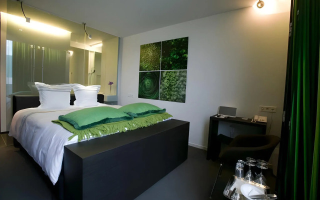 D-Hotel