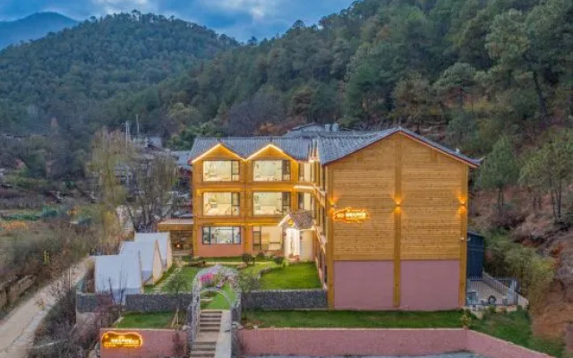 Silent bed and breakfast in Lugu Lake