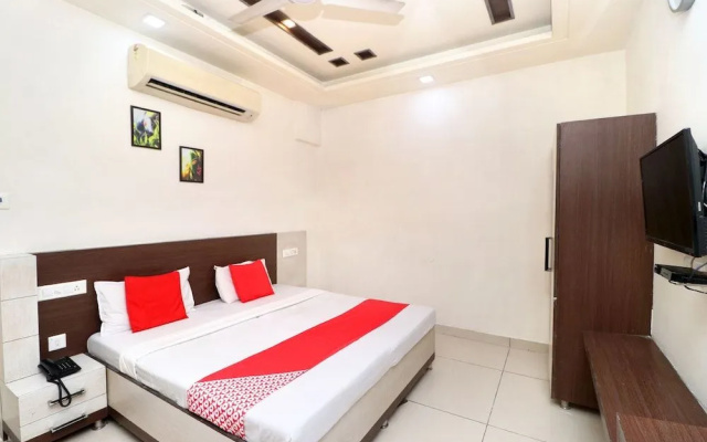 Oyo 37860 Hotel Batra