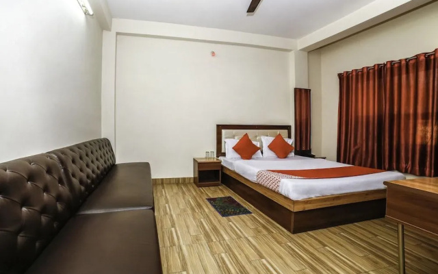 OYO 27825 Hotel Royal