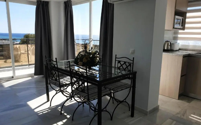 Skol 617 Beachfront Two-bedrooms Duplex With Sea Views