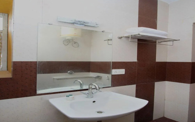 OYO Flagship 16476 Elements mall