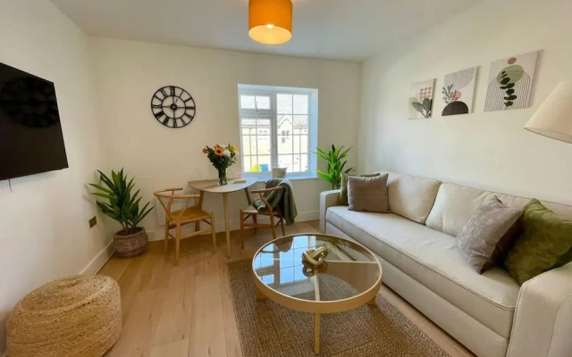 Canterbury Stay Modern Duplex 2 min to Station