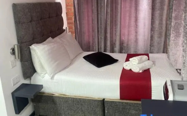 Studio - Sleeps 2 - Parking - Wifi