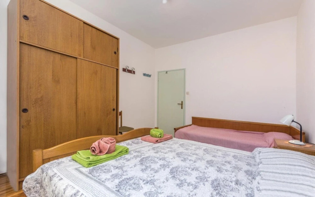 Beautiful Home in Lovrecica With Wifi and 2 Bedrooms