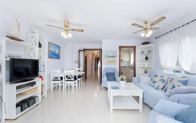 M&M - Apartment with sea views in Portocolom. Free WiFi