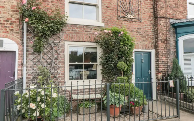 5 College Square