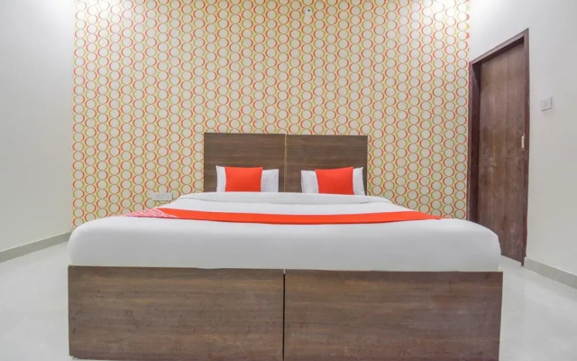 OYO 49906 Hotel Discovery Inn