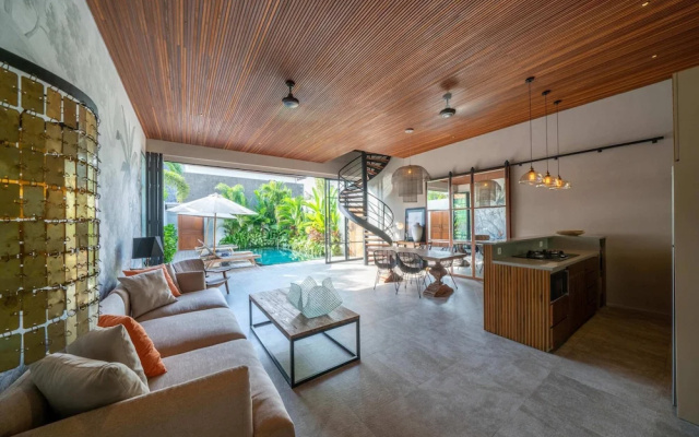 Luxury Private Loft, 2 BR, Canggu With Staff