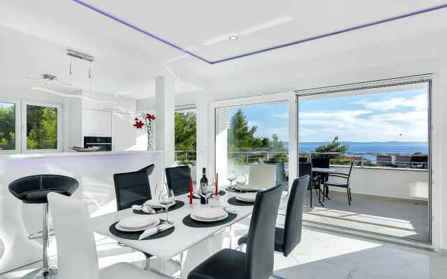 Penthouse Lush Makarska
