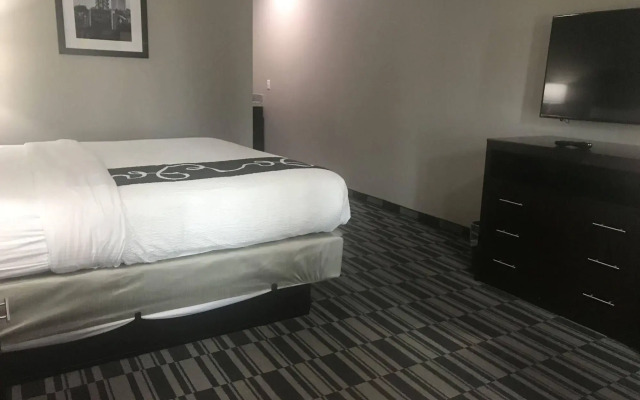Catoosa Inn & Suites