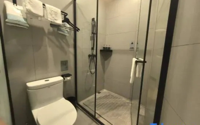 WanYoo Esports Hotel (Guangzhou Tianhe Smart City Subway Station)