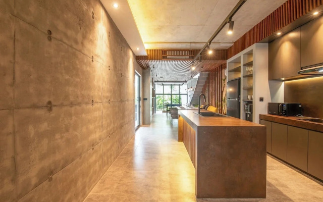 Robyn s Villa New Modern 4 BR Villa Canggu