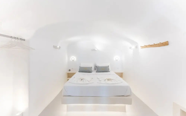 Kalamia Cave House