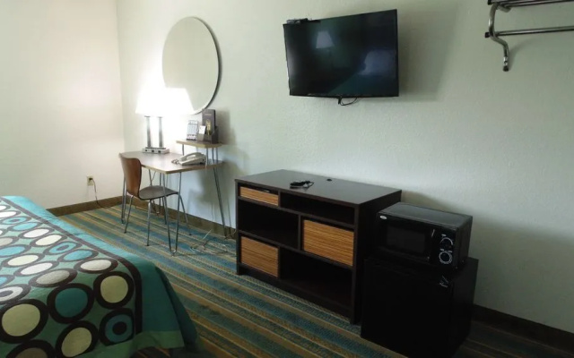 Super 8 Sapulpa Tulsa Area