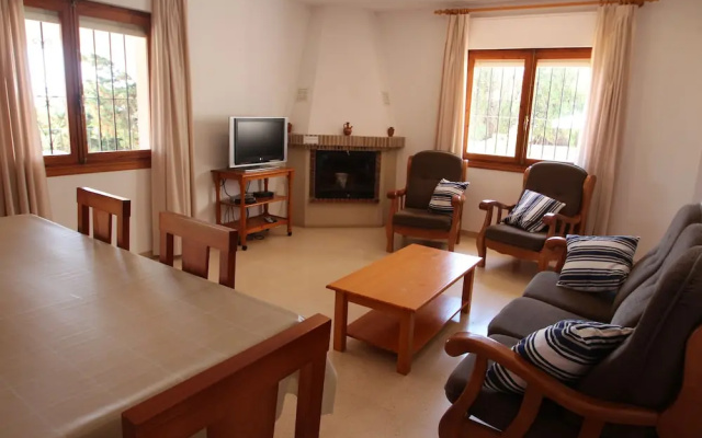 Laura-29A - pretty holiday property with garden and private pool in Calpe