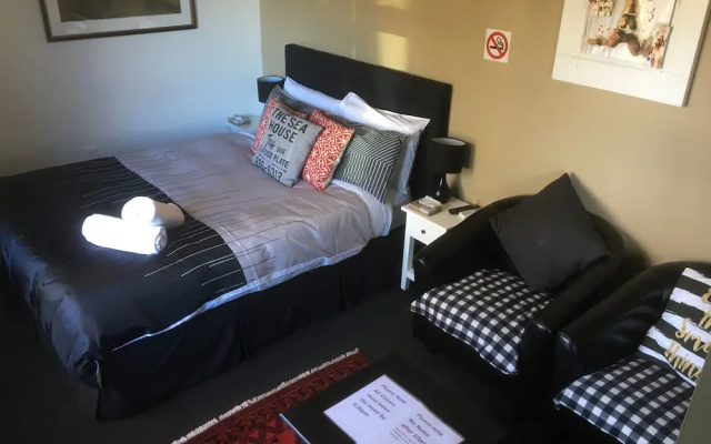 Purple-der House Accommodation