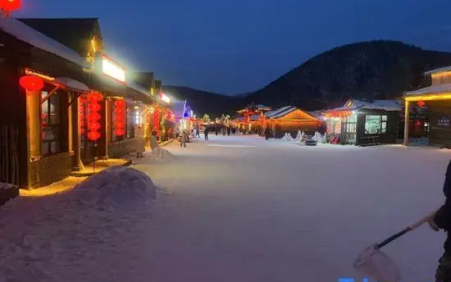 Li San Homestay (Snow Town Scenic Area)
