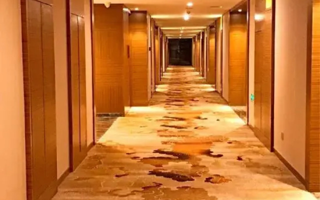 Rowin Grand Hotel