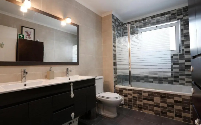 Stay like a local @ Almada cozy apartment