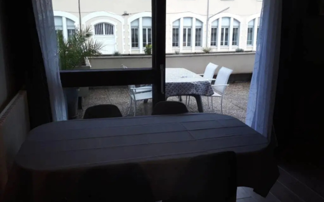 T2 grande terrasse Wi-Fi parking gratuit