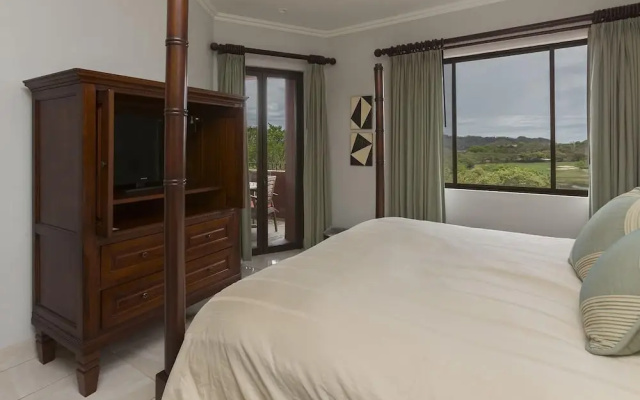 Recently Renovated Luxury Condo with Resort-Style Beach Club Access and Ocean Views