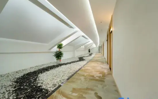 Yunjing E-Sports Hotel (Fengjie County High-Speed Rail Station)