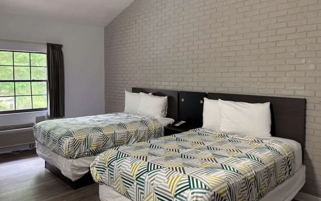 Travelodge Inn & Suites Tallahassee North