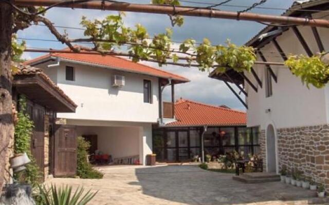 Отель Guest House Debar Велико Тырново вид на фасад
