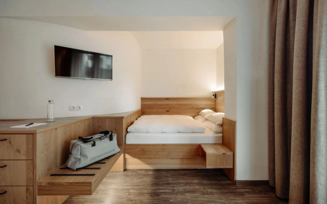 Dips&Drops – SUPERIOR HOTEL · SPORTS · SPA · RESTAURANTS