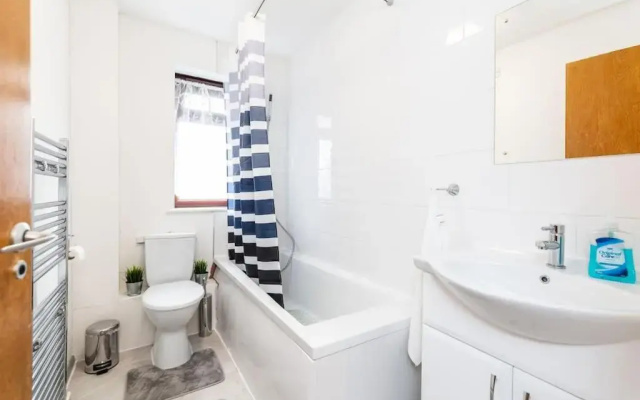 Cosy 2-bed House! Dagenham! Free Parking