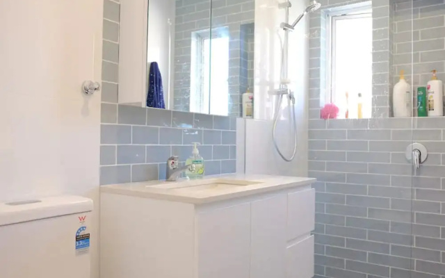Cosy Home Near Bondi Junction and Beach