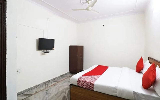 Oyo 39797 Hotel Om