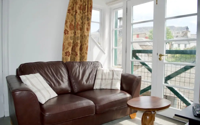 Central 2 Bedroom Flat With Great Views