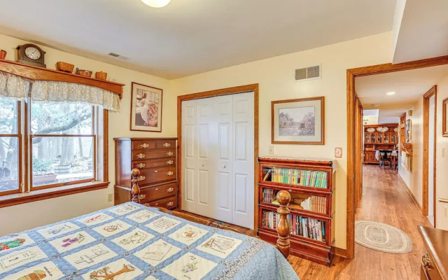 Charming Apartment w/ Yard & Beautiful Gardens!