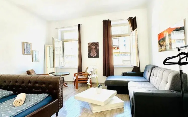 Cozy Studio Apartment Near FAC Platz