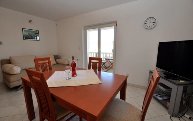 Apartment Pava - beautiful terrace & parking: A1 Postira, Island Brac