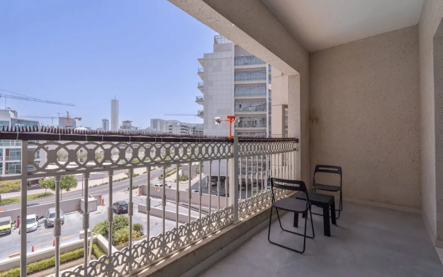 Cozy Studio Near Miracle Garden With Balcony