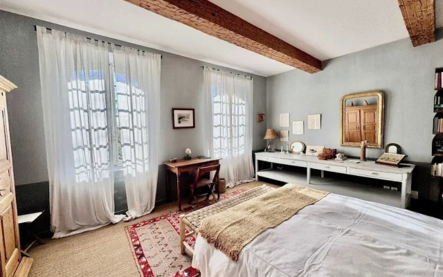 Elegant Bastide Near Aix With Pool