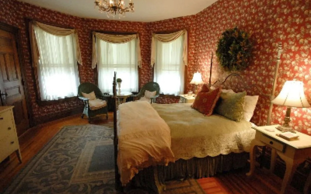 Circular Manor Bed and Breakfast