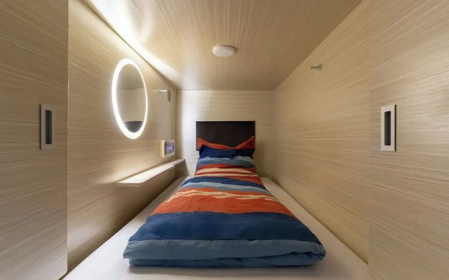 MUE Cubes - Capsule Hotel