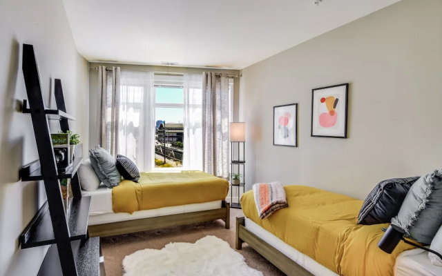 Emerald City Waterfront Retreat - Two Bedroom Condo