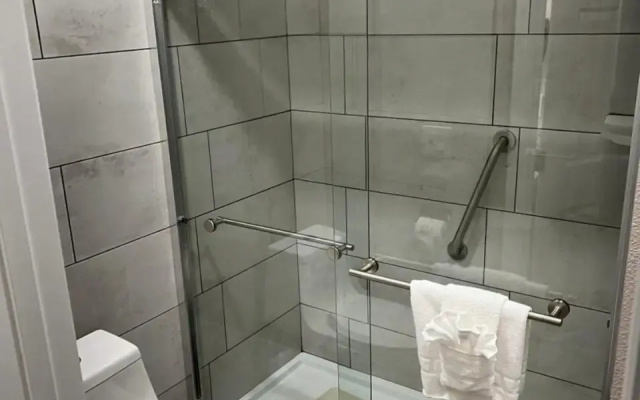 Executive Inn & Suites