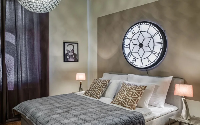 MN6 Luxury Suites by Adrez Living