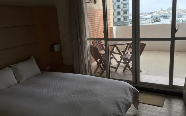 Happy Hotel